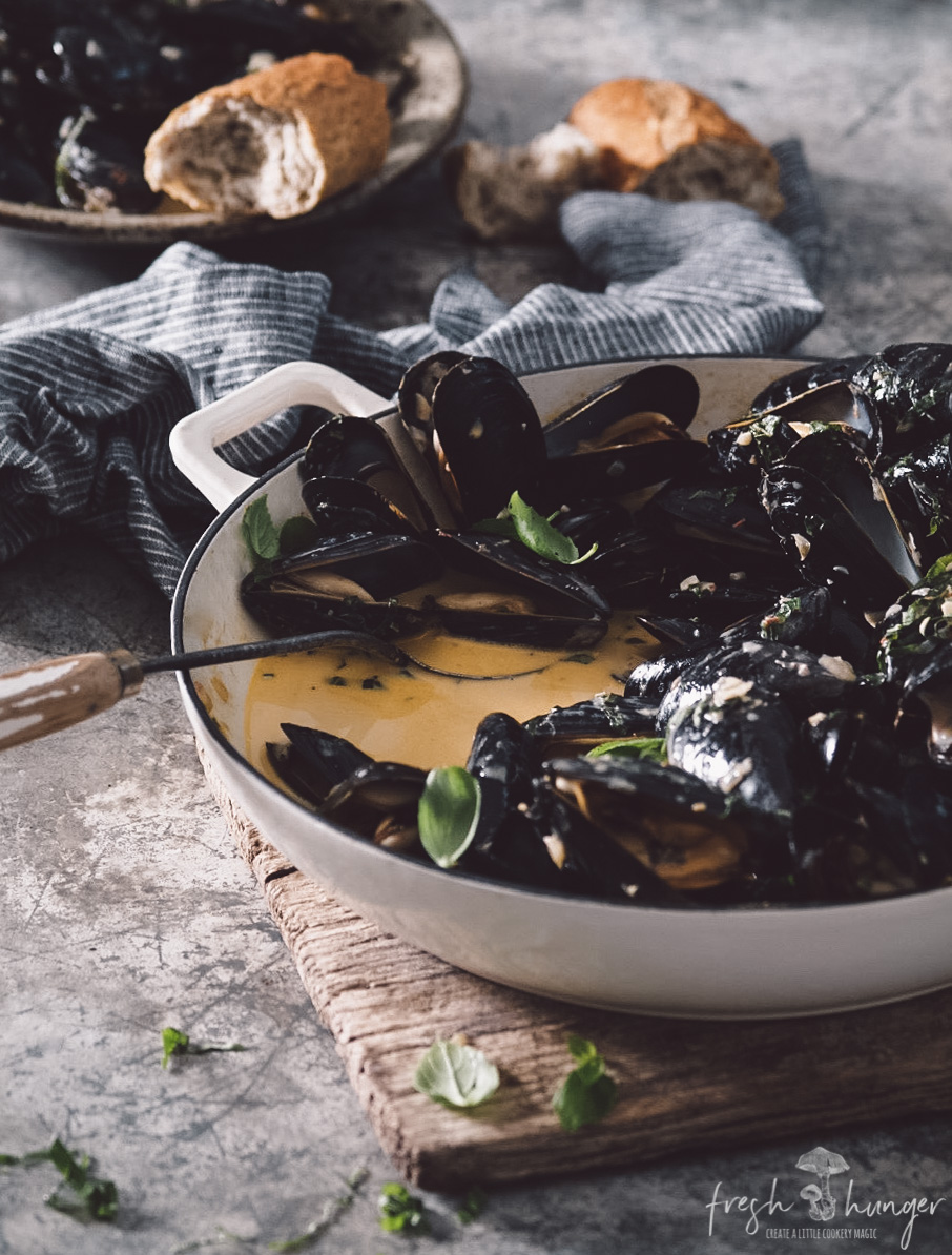 mussels in sherry & basil cream