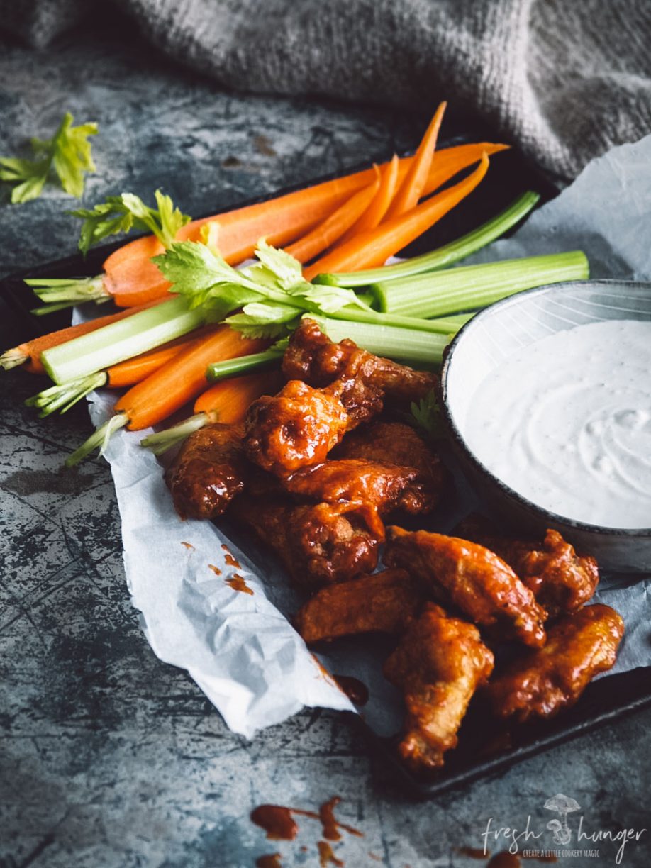 how to get THE crunchiest chicken wings (& homemade blue cheese sauce)