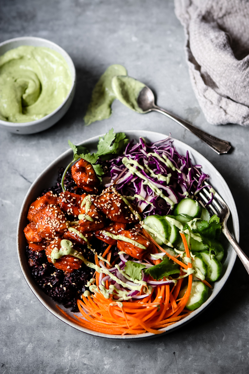 SPICY GINGER SALMON BOWL
